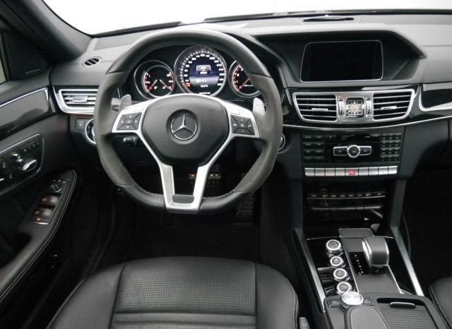 Mercedes Benz – E 63 AMG full