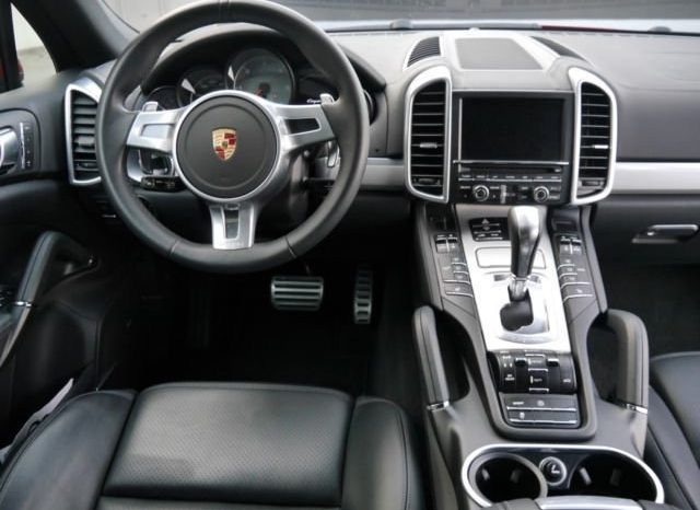 Porsche Cayenne full
