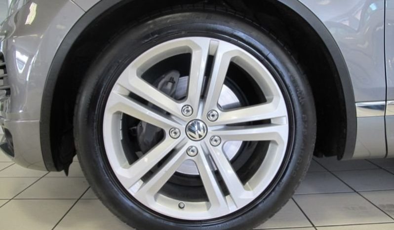 Volkswagen Touareg full