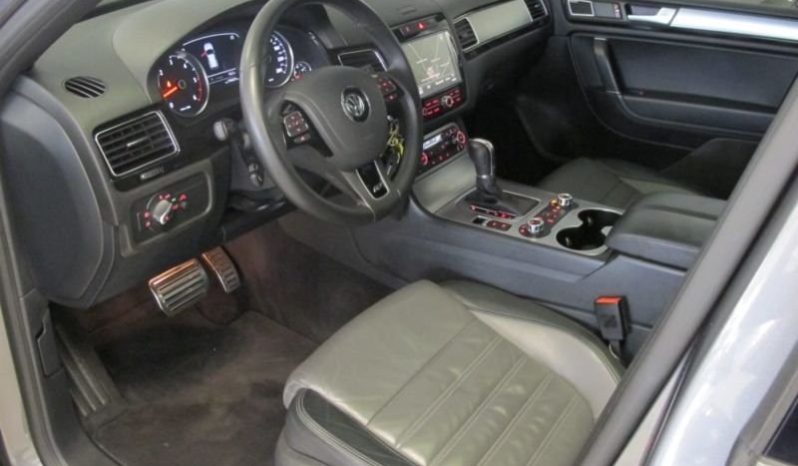 Volkswagen Touareg full