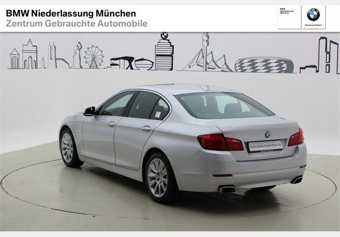 BMW – 550 2012 full