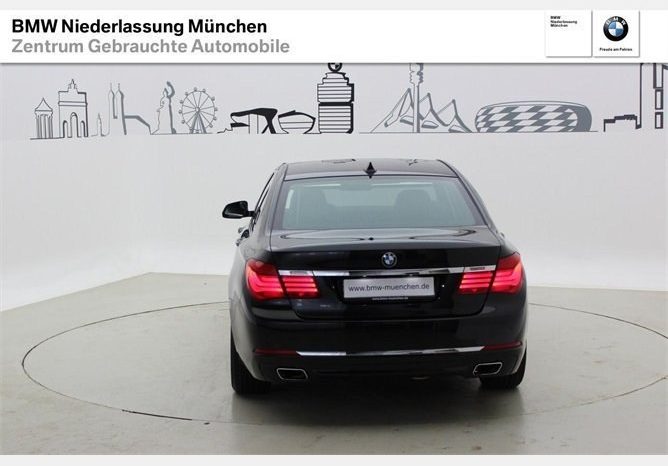 BMW – 750 2012 full