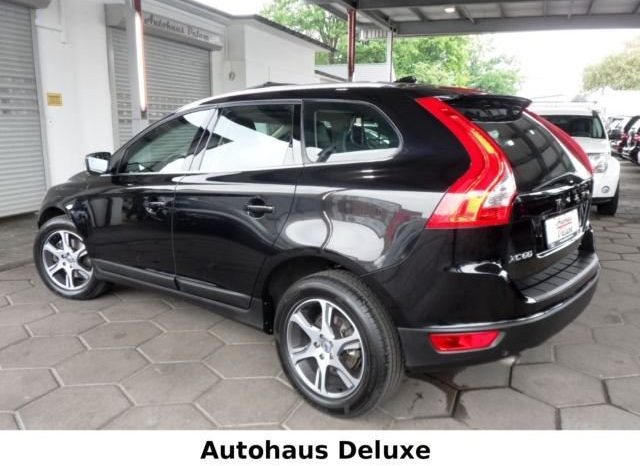 VOLVO XC60 2,0 D3 136 SUMMUM AUT. 5D full