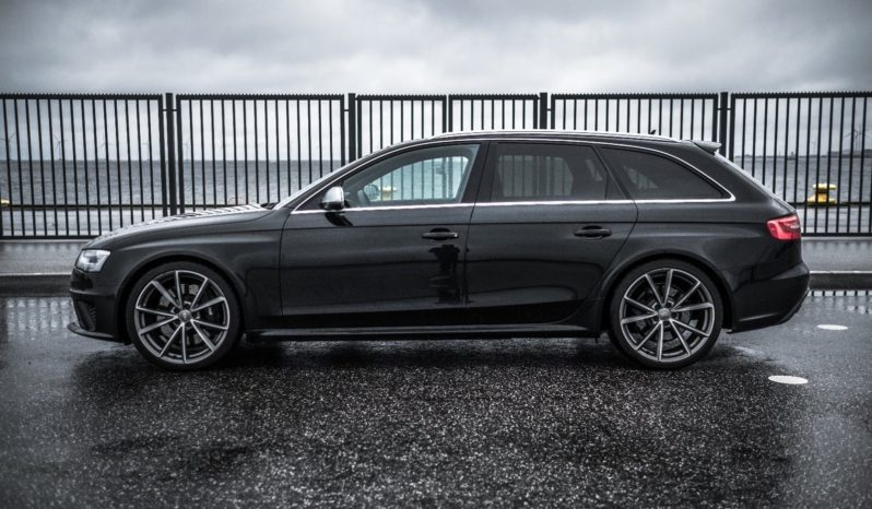 Audi RS4 Avant Quattro S-TR full